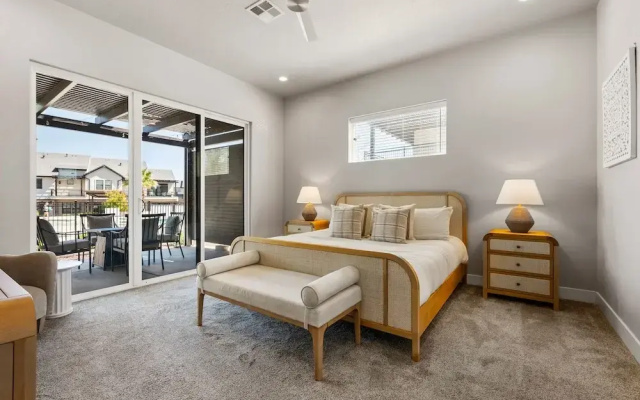 Grand Slam Getaway #5 5 Bedroom Townhouse