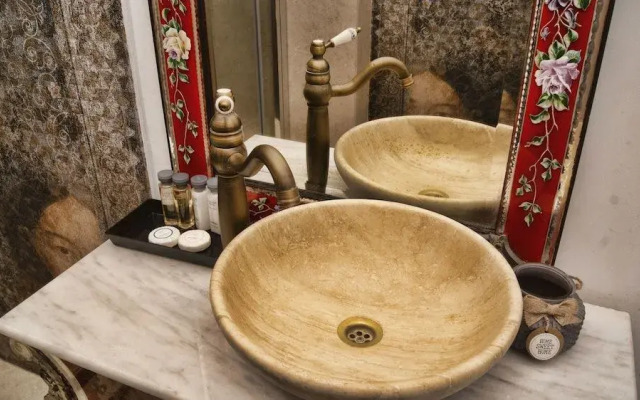 Conacul Coroanei Luxury Boutique Hotel