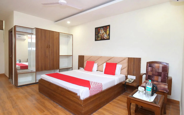 OYO 24442 Amaze Inn