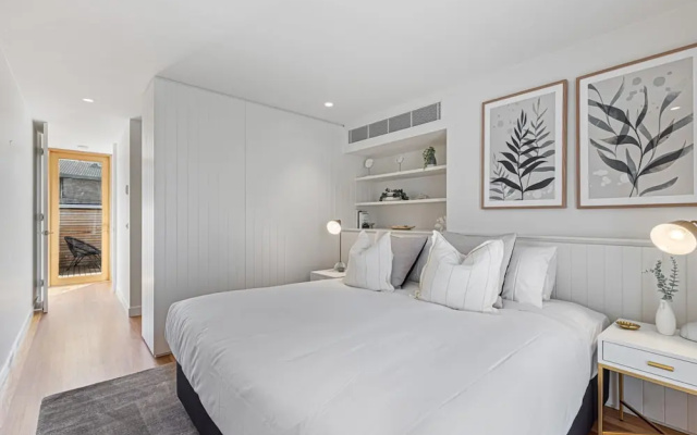 Stylish 2-bed Victorian Terrace in Carlton – Guest Rooms – Melbourne
