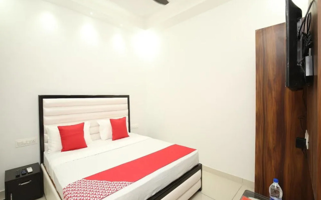 Oyo 35930 Tricity Hotel Premia