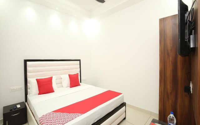 Oyo 35930 Tricity Hotel Premia