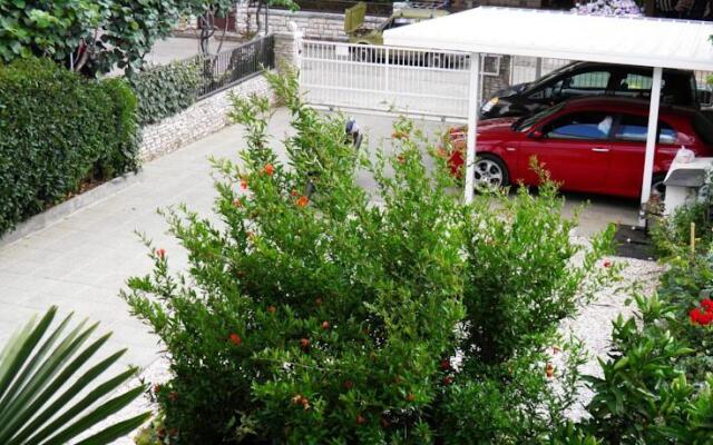 Apartments Trošt 40