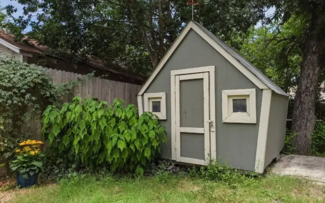 Charming Studio W/deck & Garden