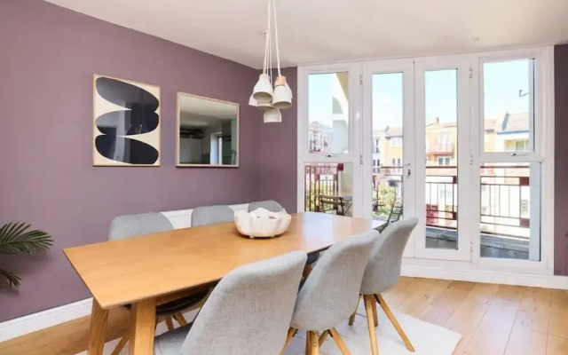 The Brunswick Retreat - Warm 3bdr Flat With Balcony
