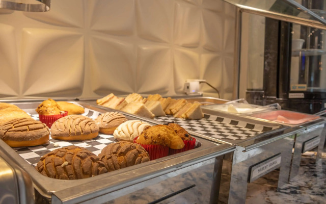 BEST WESTERN Plus Monterrey Colon