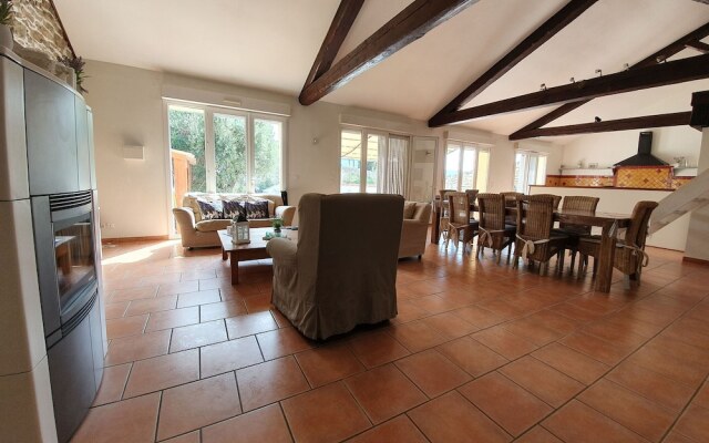 Spacious Villa With Private Swimming Pool in Marseillette