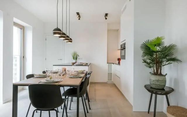 Modern Apartment With Sunny and Large Terrace