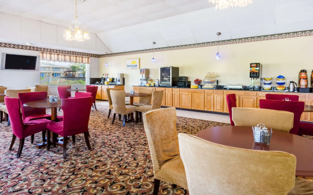 Days Inn by Wyndham Staunton