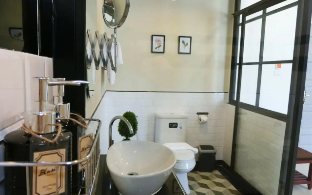 Bloom Boutique Hotel and Cafe