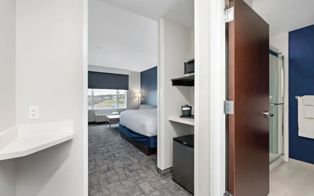Holiday Inn Express Kansas City North Parkville An IHG Hotel