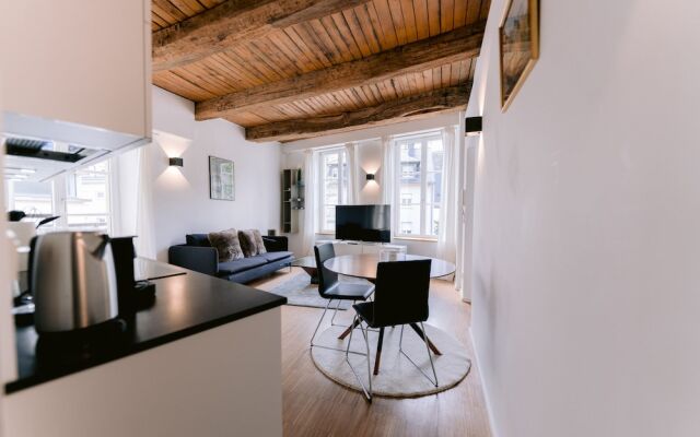 Exquisite 1BR Apt in Old Town w Balcony