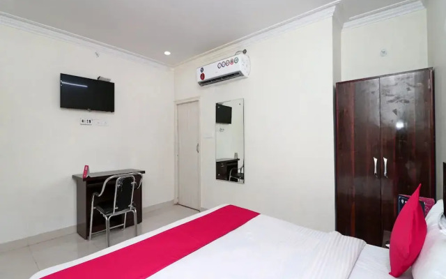 OYO 16551 Royal Aayoyjanam Hotel