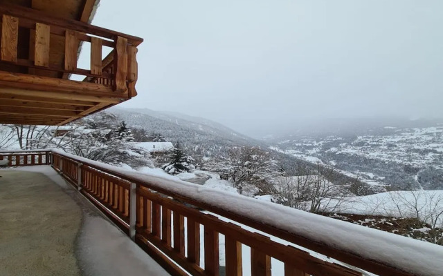 Spacious Chalet With Patio Facing Mountains