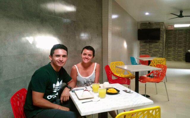 HalfWay House Hostel - Mactan Cebu Airport