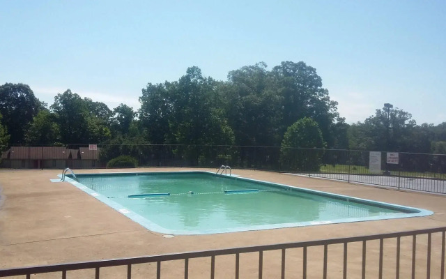 Paris Inn and Suites