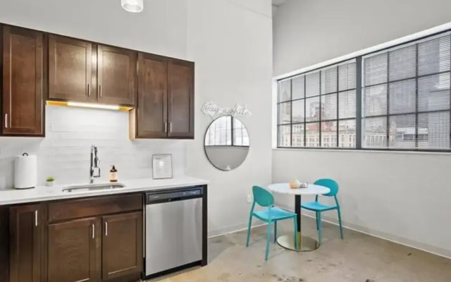 CozySuites at First Avenue