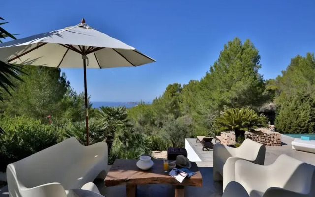 Villa With Outdoor Area