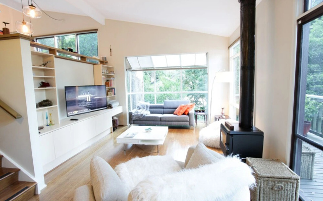 Treetop Stay – Guest Rooms – Melbourne