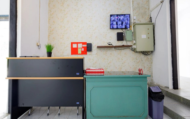 RedDoorz near Jalan Cikini