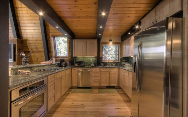 Pezzola Luxury Rental  3 Bedroom Home by RedAwning