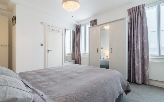 Beautiful Modern 2 Bedroom Flat in Putney