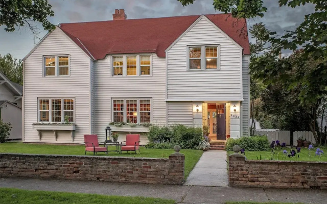 Baker City Blue Door Inn