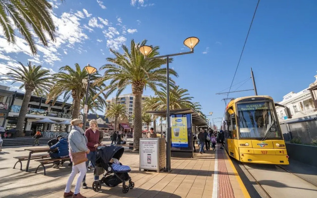 Ocean Sunset Glenelg Central Studio Apt