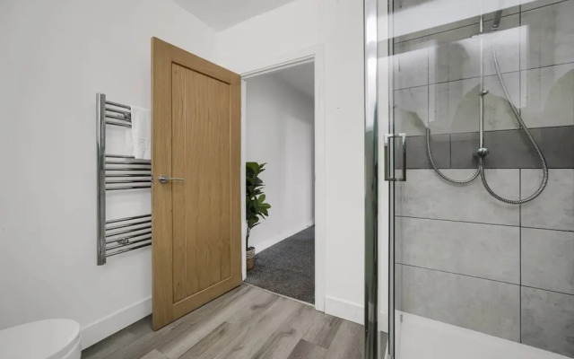 Stylish Modern Apartment - Free Parking - W