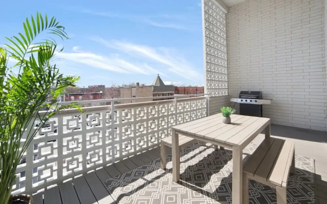 4-bedroom Penthouse w 2 Large Balconies Rooftop