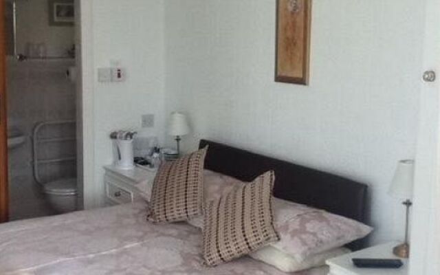The Pilatus - Guest house
