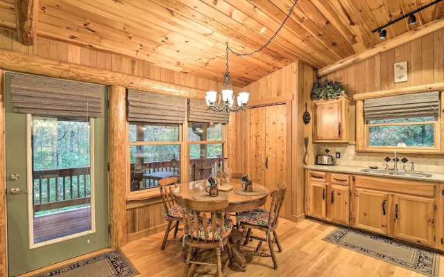 Fletcher Cabin: Wraparound Deck & Pond Access