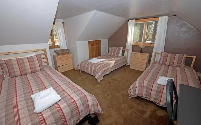 750 Stanford Avenue 3 Bedroom Cabin by RedAwning