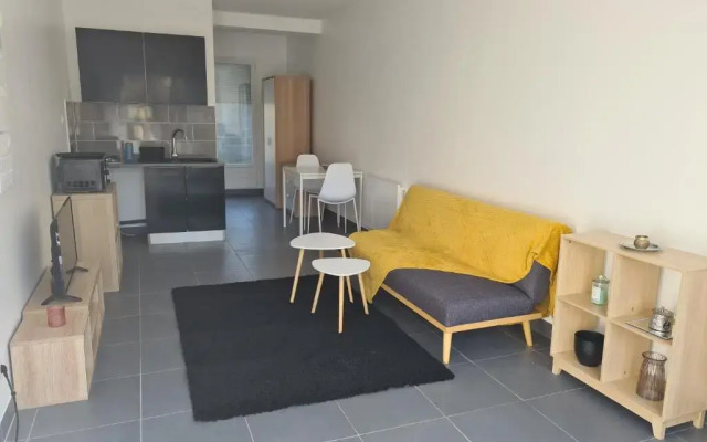 Jolie studio au calme avec jardin privatif.