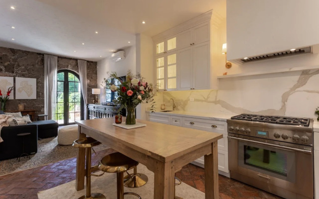 Panoramic Paradise 3BR Overlooking SMA