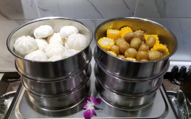 Yitel Collection (Shanghai Hongqiao Gubei Road, Yili Road Metro Station)