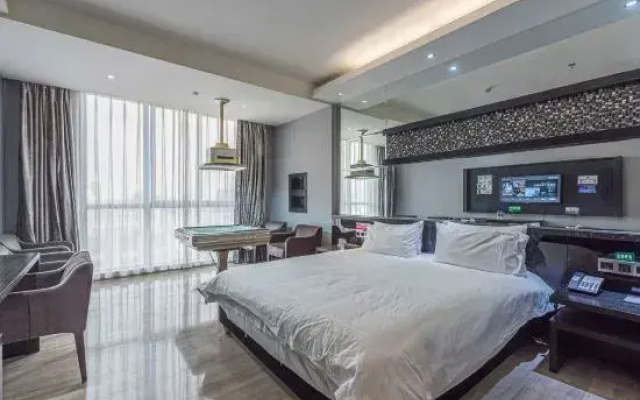 Crystal Spade Hotel