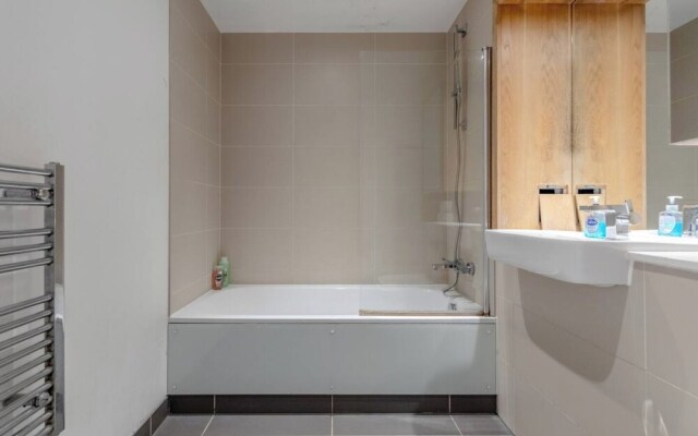 Sleek & Sunny 1BD Flat Near Greenwhich - Deptford!