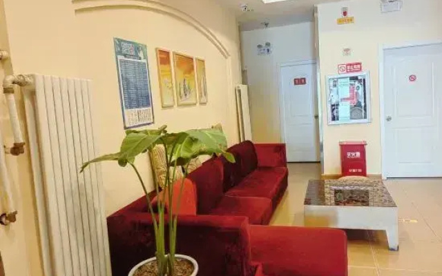 Home Inns (Hami Railway Station Bayi North Road)