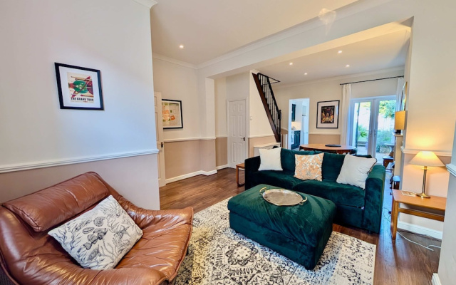 Charming Two-bedroom Home in London