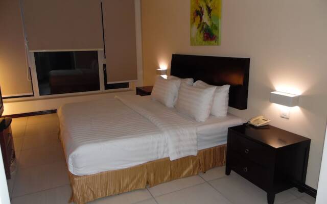 Portaluna Hotel & Resort By Reston