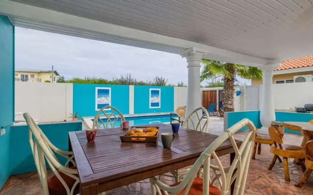 2br2ba Home w Private Pool Close 2 Beach BBQ