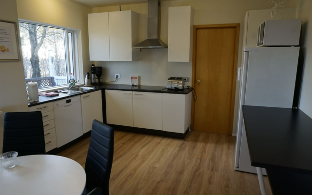 Hlíðarból Apartments