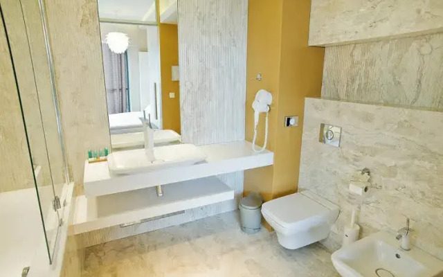 Velvet Hotel & Restaurant