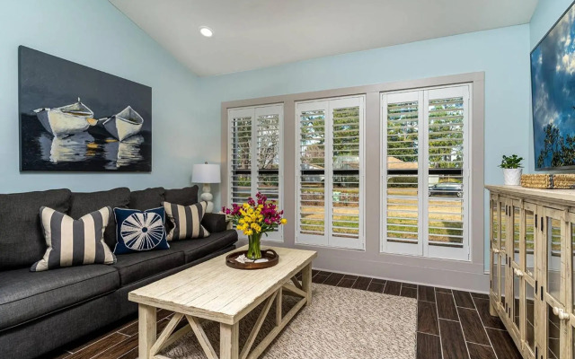 Augusta 552 - Sand Dollar Links