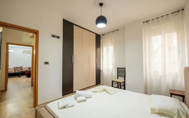 Tirent Apartment - Spacious 2-Bedroom Stay Near Liqeni i Thatë