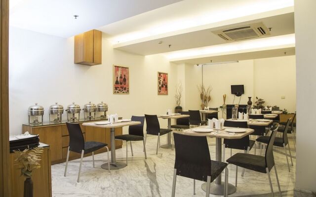 FabHotel Raj Darbar Iffco