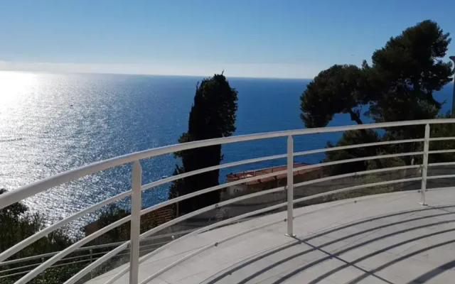 Vue mer.Tranquilité.Cap d'Ail à 10 mn de MONACO