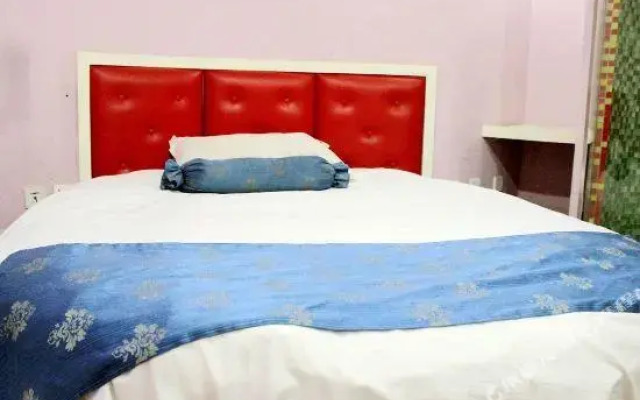 Love Me Jiujiu Hotel