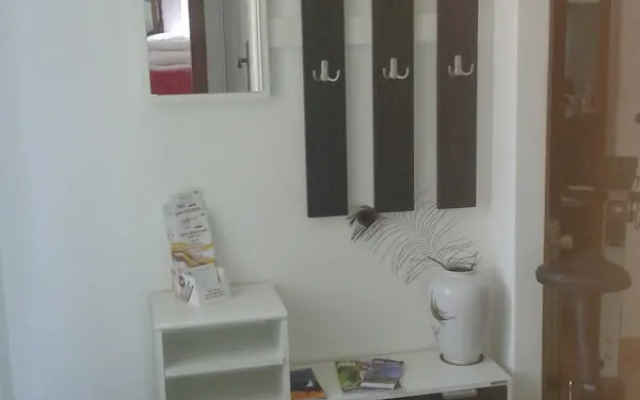 Rooms-House With Garden